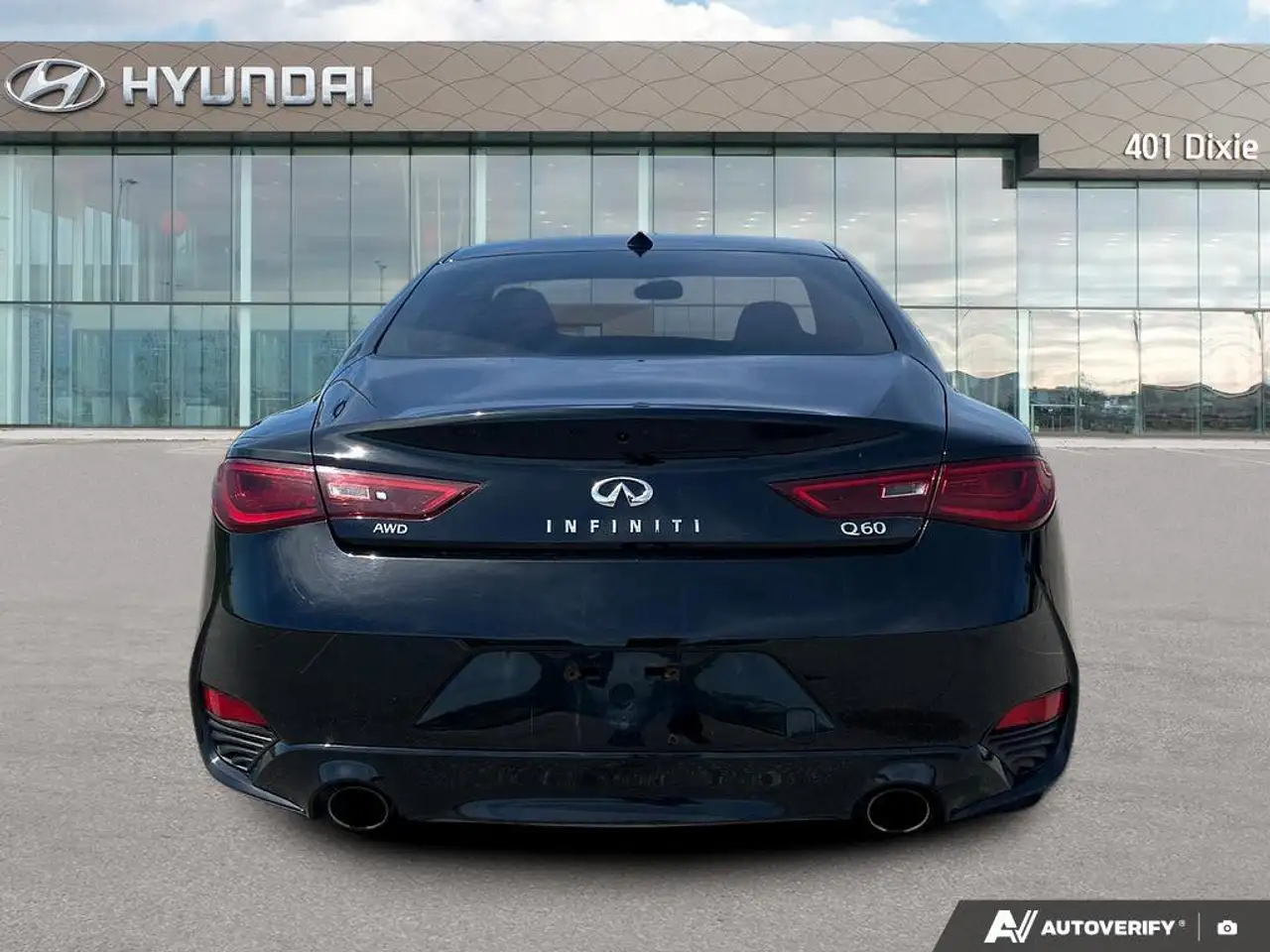Infiniti Q60 снимка Infiniti Q60