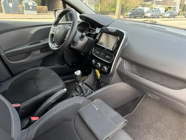Renault Clio view 3