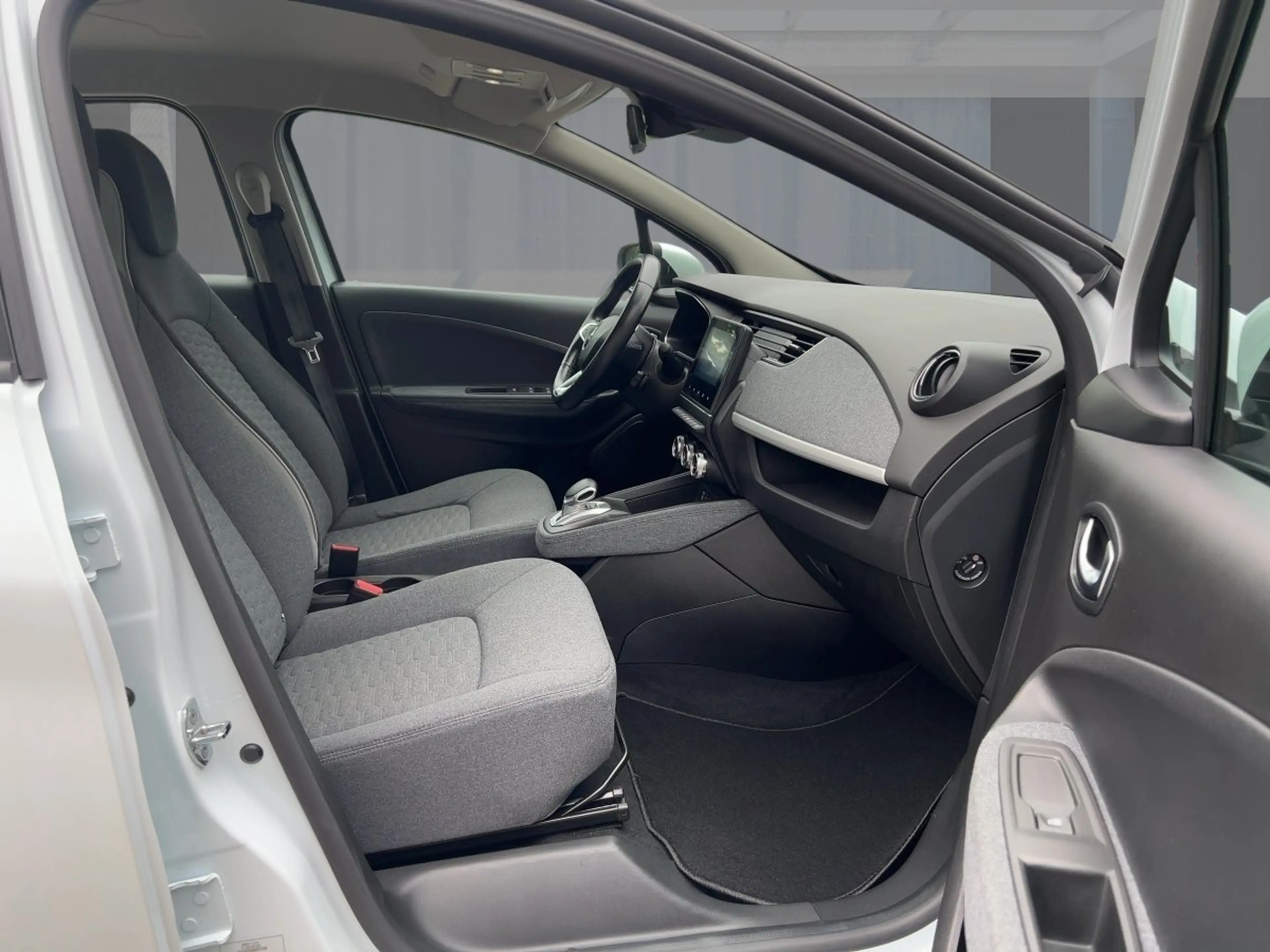 Renault ZOE R135/Z.E. 50 Experience — photo 8