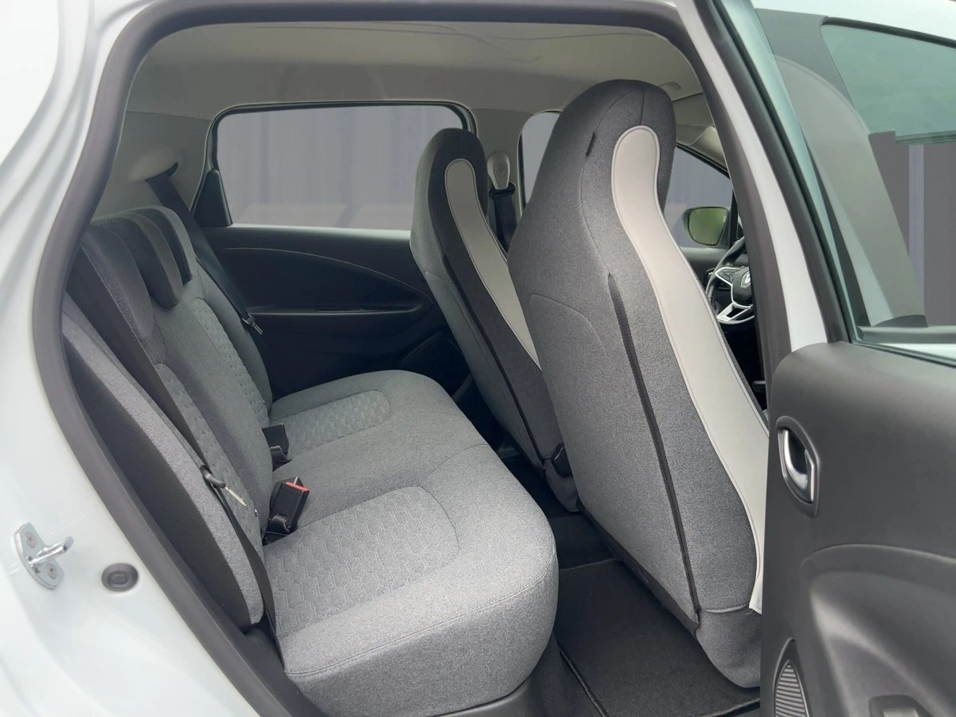 Renault ZOE R135/Z.E. 50 Experience — photo 9
