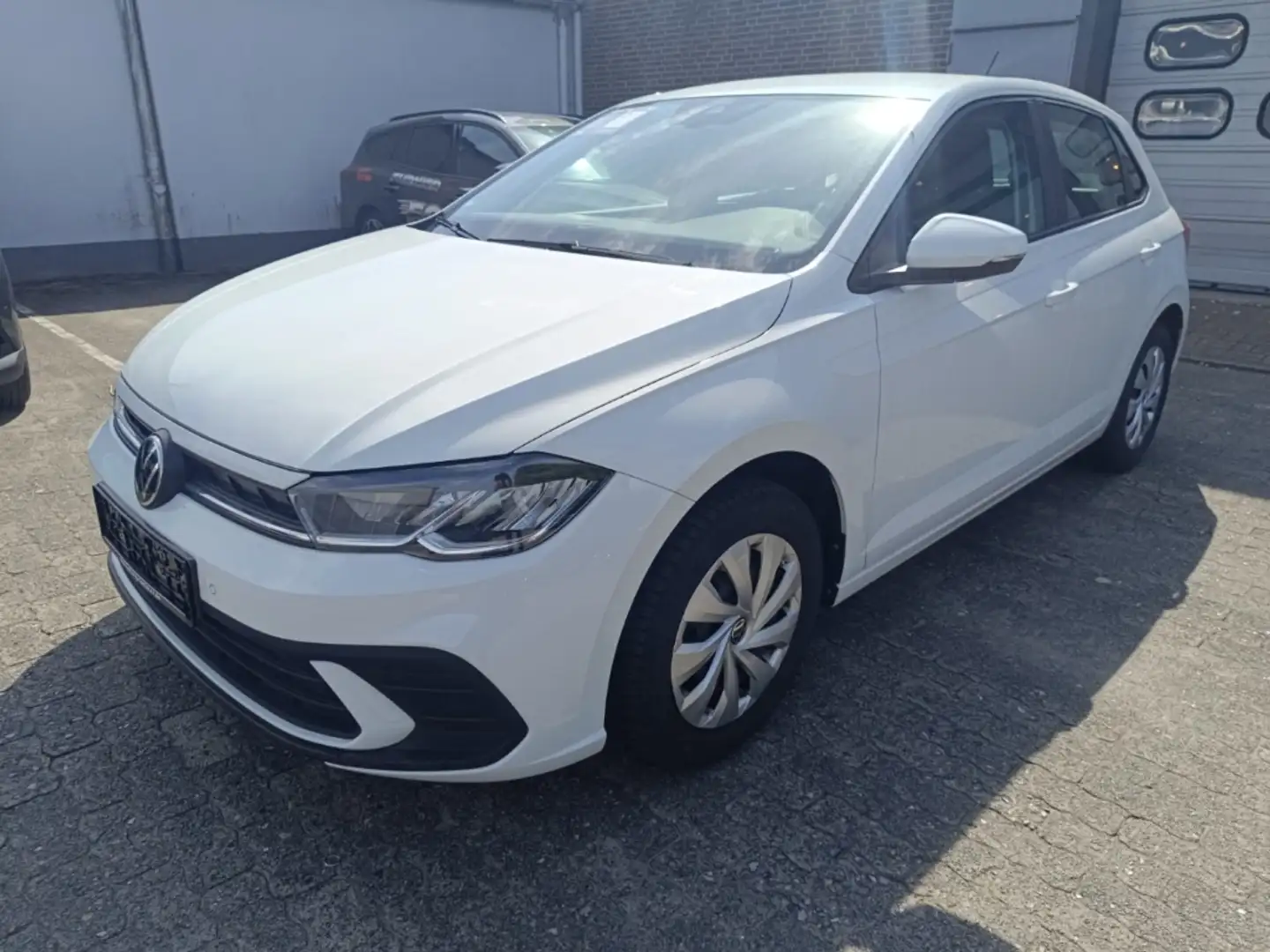 Volkswagen Polo 1.0 MPI KLIMA / PDC / GJR / LED / SHZ Wit - 2