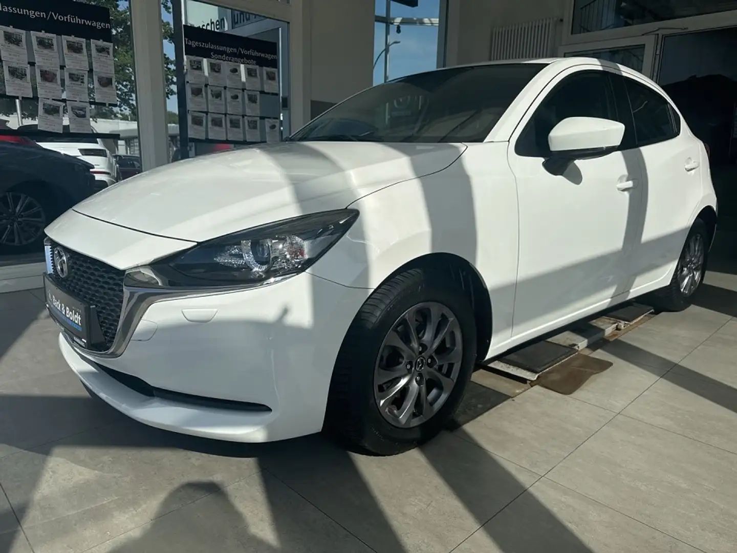 Mazda 2 Exclusive-Line 1.5i VOLL LED+EPH+GANZJAHRES+APPLE/ Белый - 1