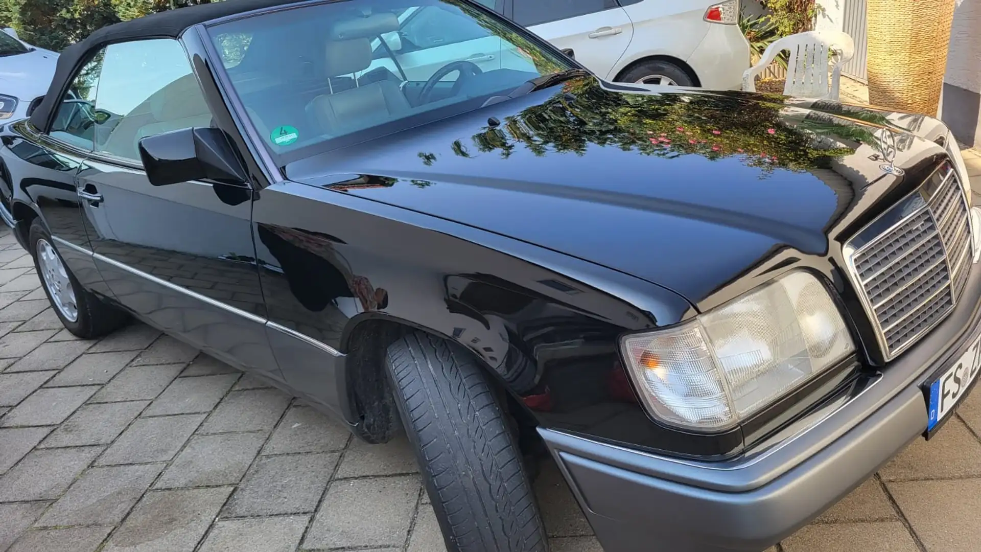 Mercedes-Benz E 220 E 220 Cabrio Aut. Noir - 2