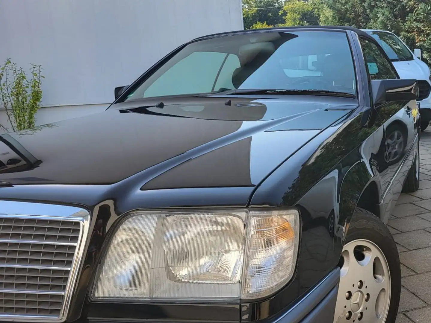 Mercedes-Benz E 220 E 220 Cabrio Aut. Noir - 1