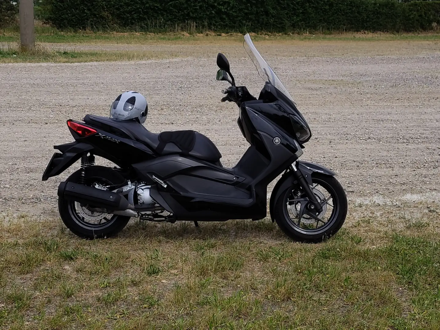 Yamaha X-Max 250 Black - 1