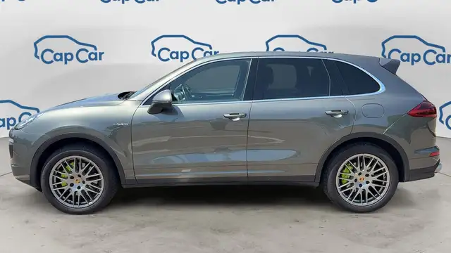 Porsche Cayenne view 2