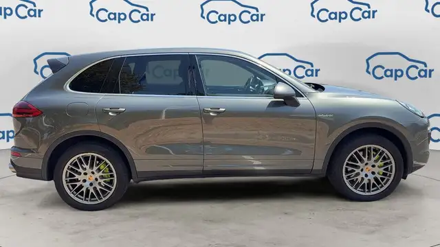 Porsche Cayenne view 4