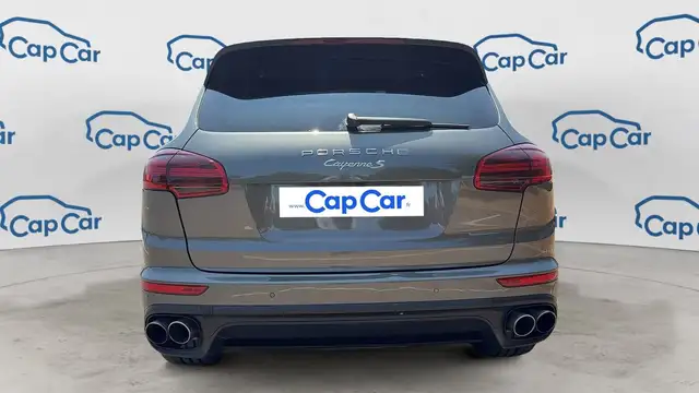 Porsche Cayenne view 3