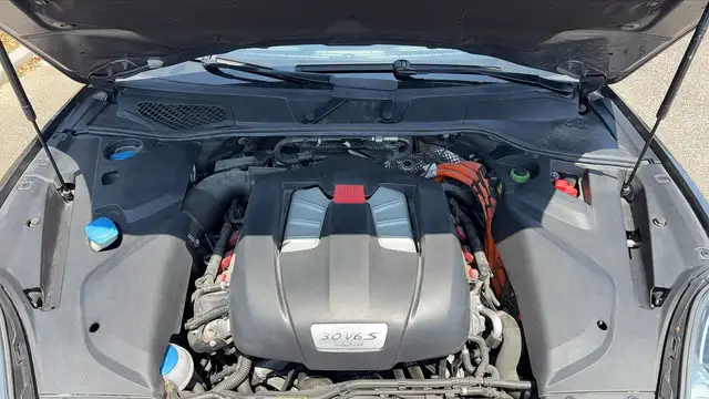 Porsche Cayenne view 15