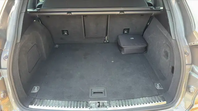 Porsche Cayenne view 14