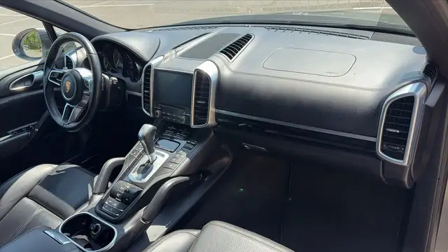 Porsche Cayenne view 10