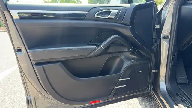 Porsche Cayenne view 7