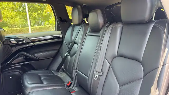 Porsche Cayenne view 9