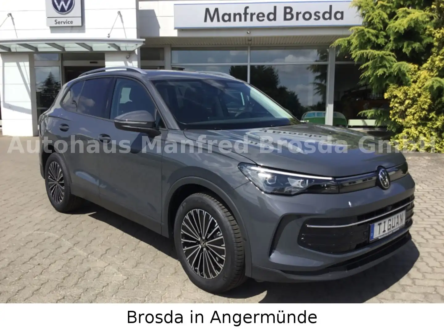 Volkswagen Tiguan 1.5 eTSI 110 kW Life mit 15% RABATT Grau - 1