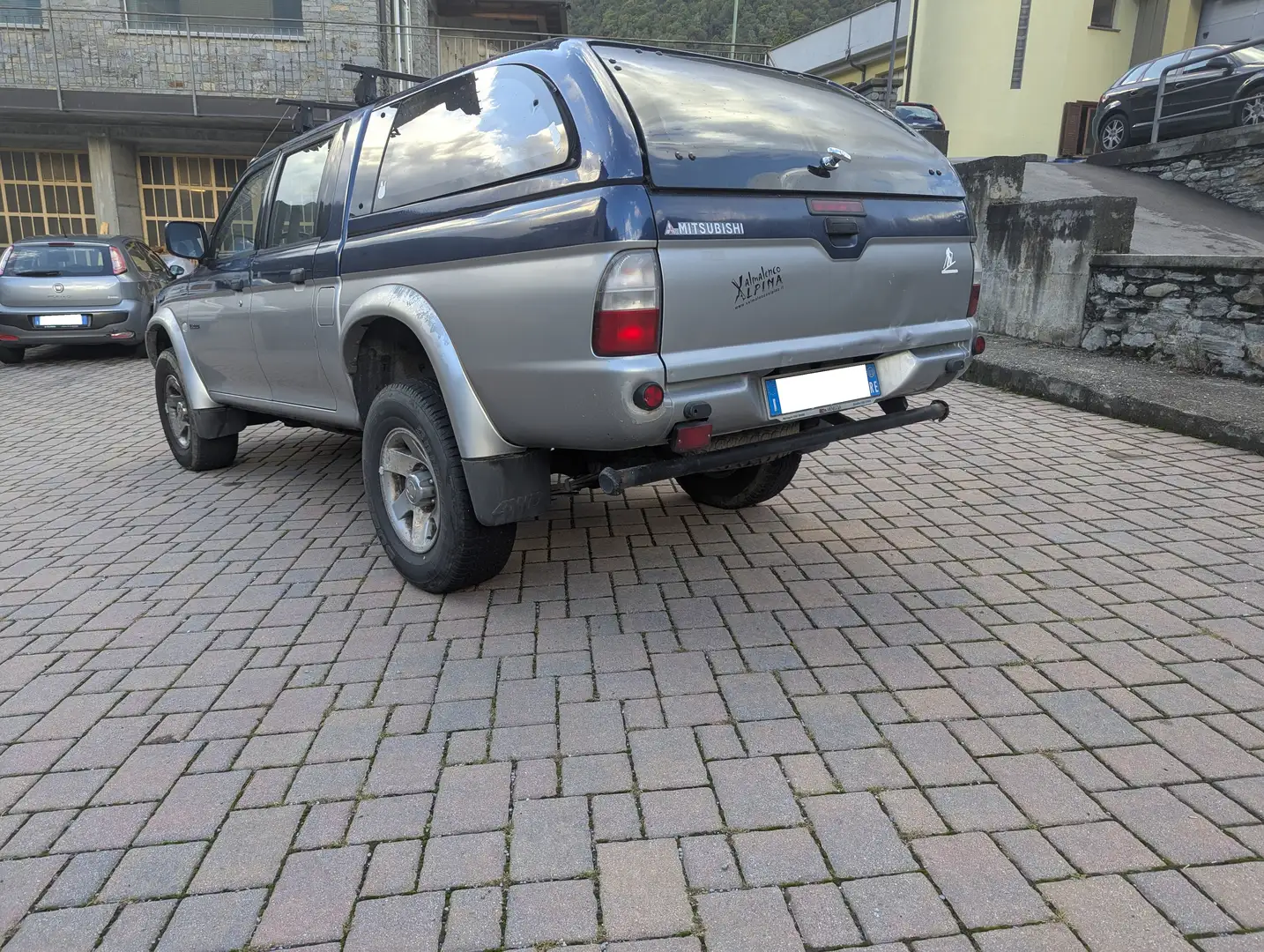 Mitsubishi L200 Pickup L200 Cab III d.cab 2.5 tdi GLS 4wd 115cv Синій - 2