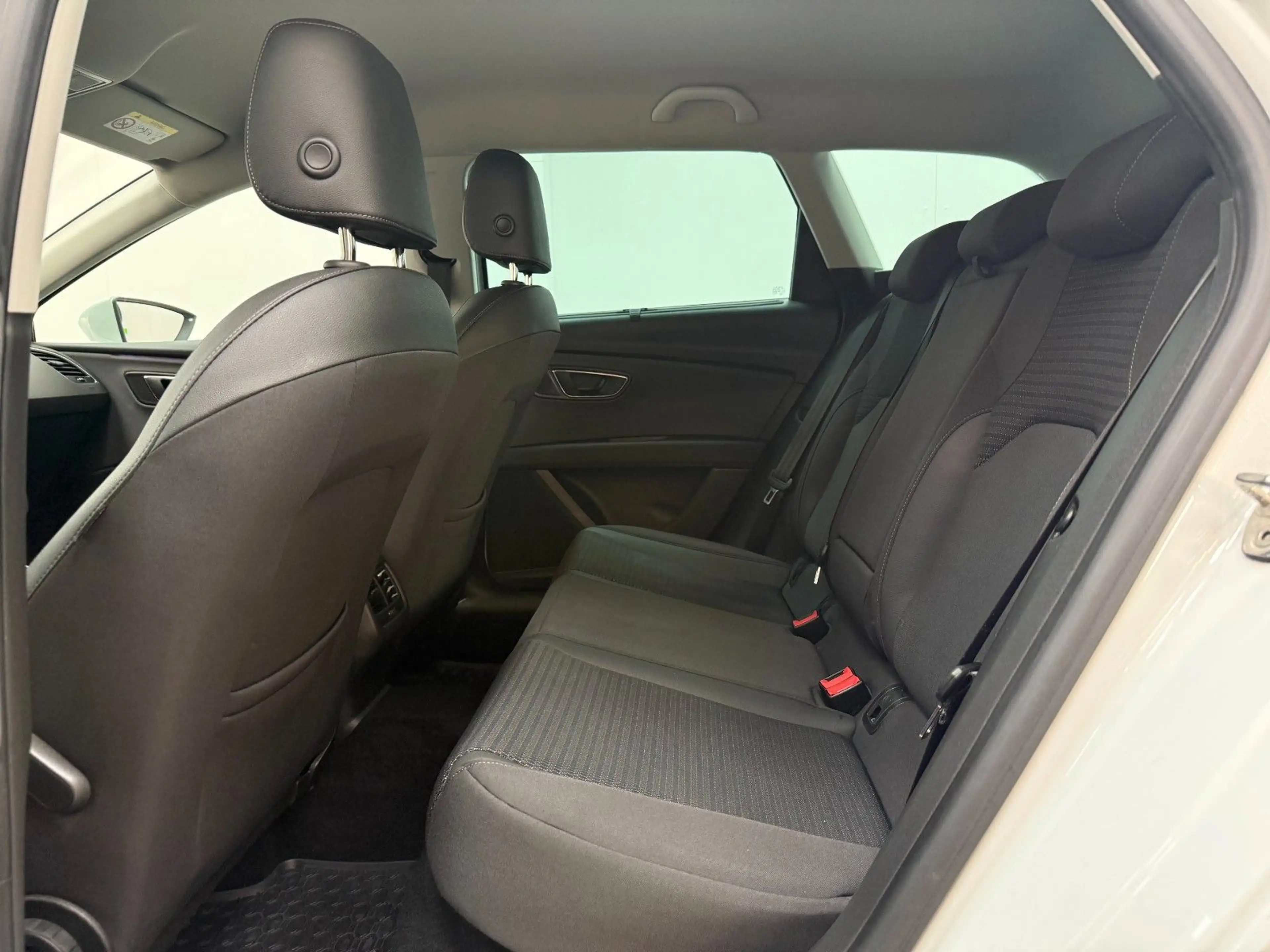 SEAT Leon ST 1.4 TSI Xcellence / LED / DAB / RKAM — photo 12