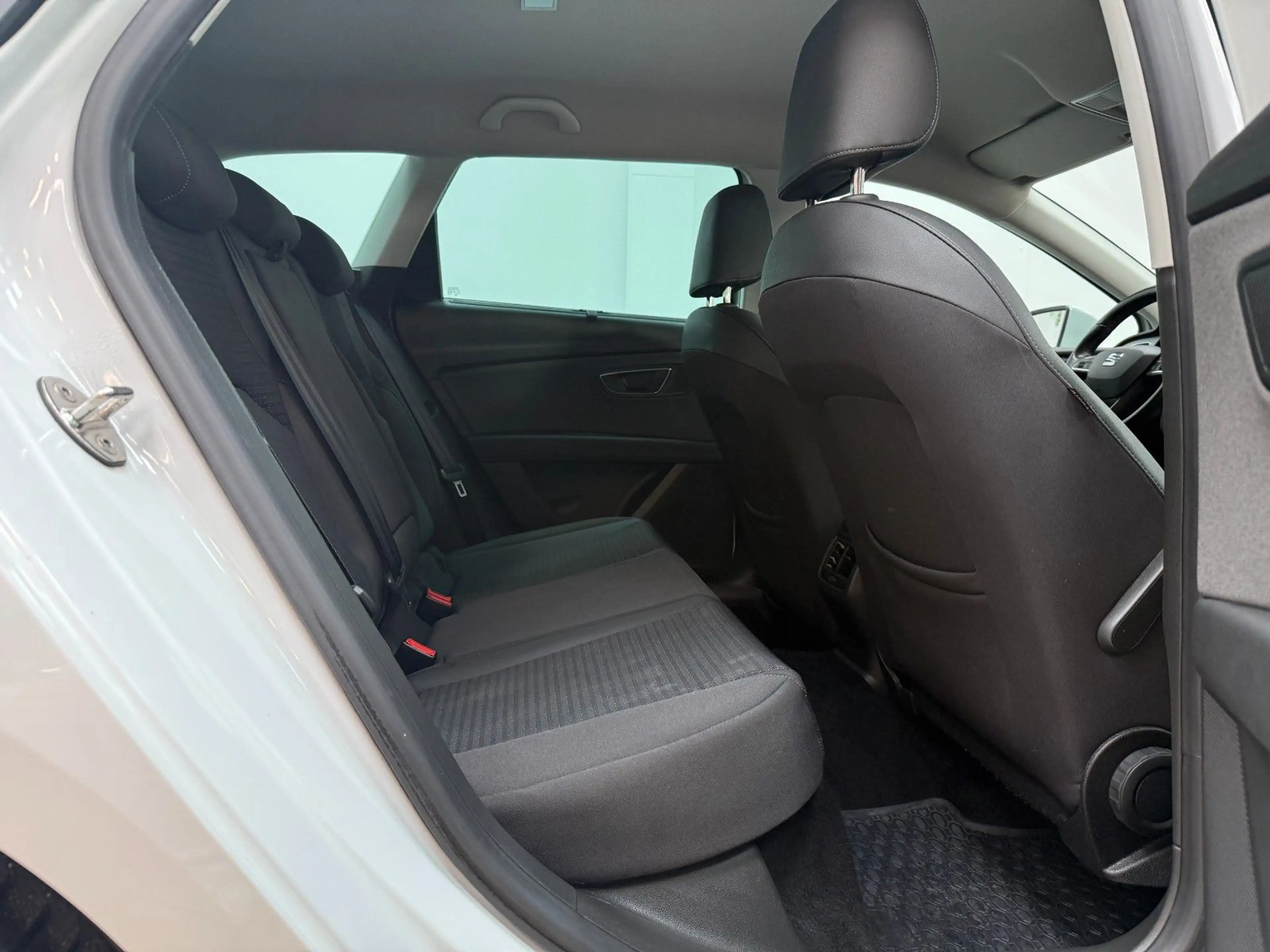 SEAT Leon ST 1.4 TSI Xcellence / LED / DAB / RKAM — photo 13