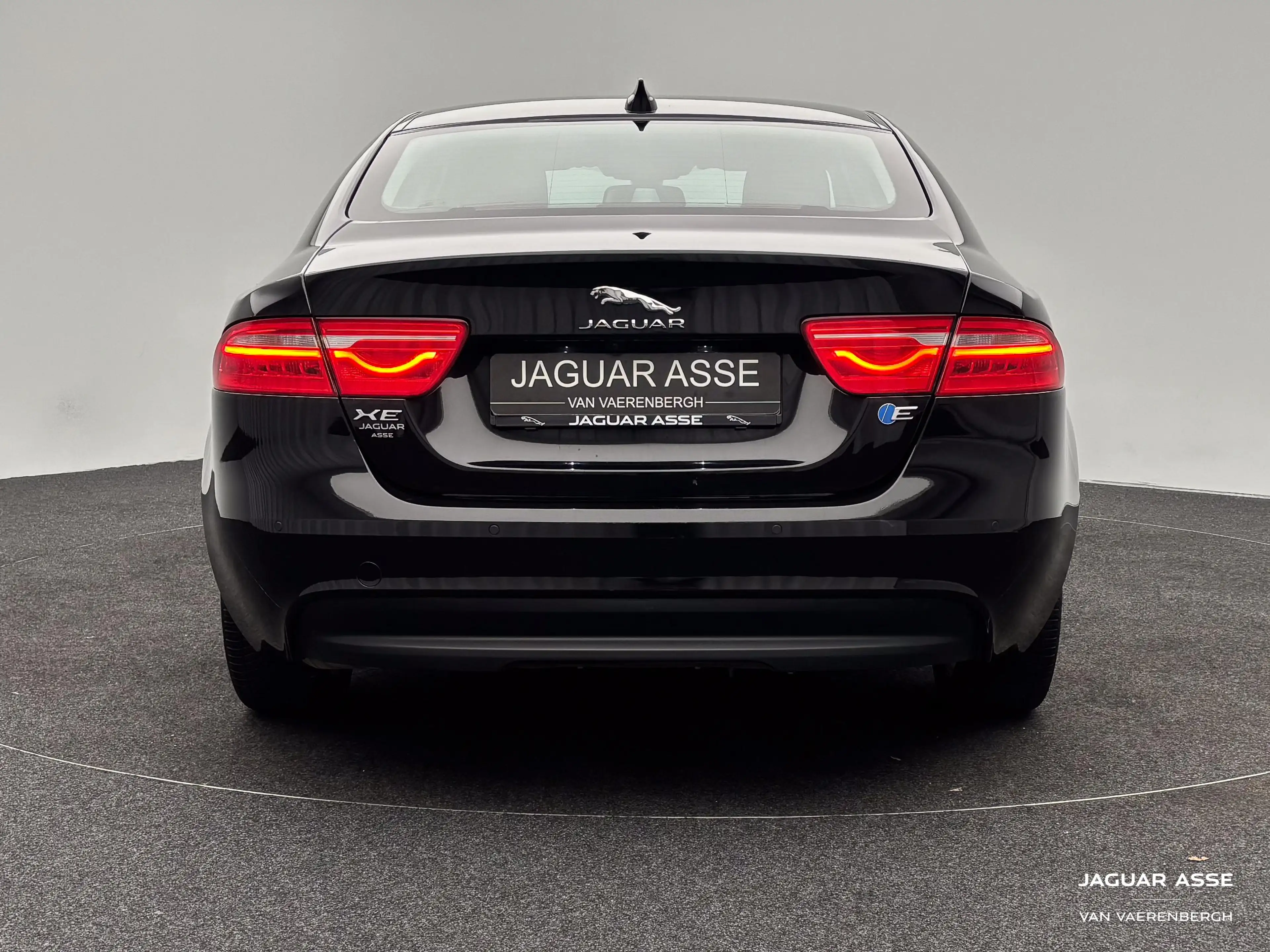 Jaguar XE 2.0l diesel — photo 7
