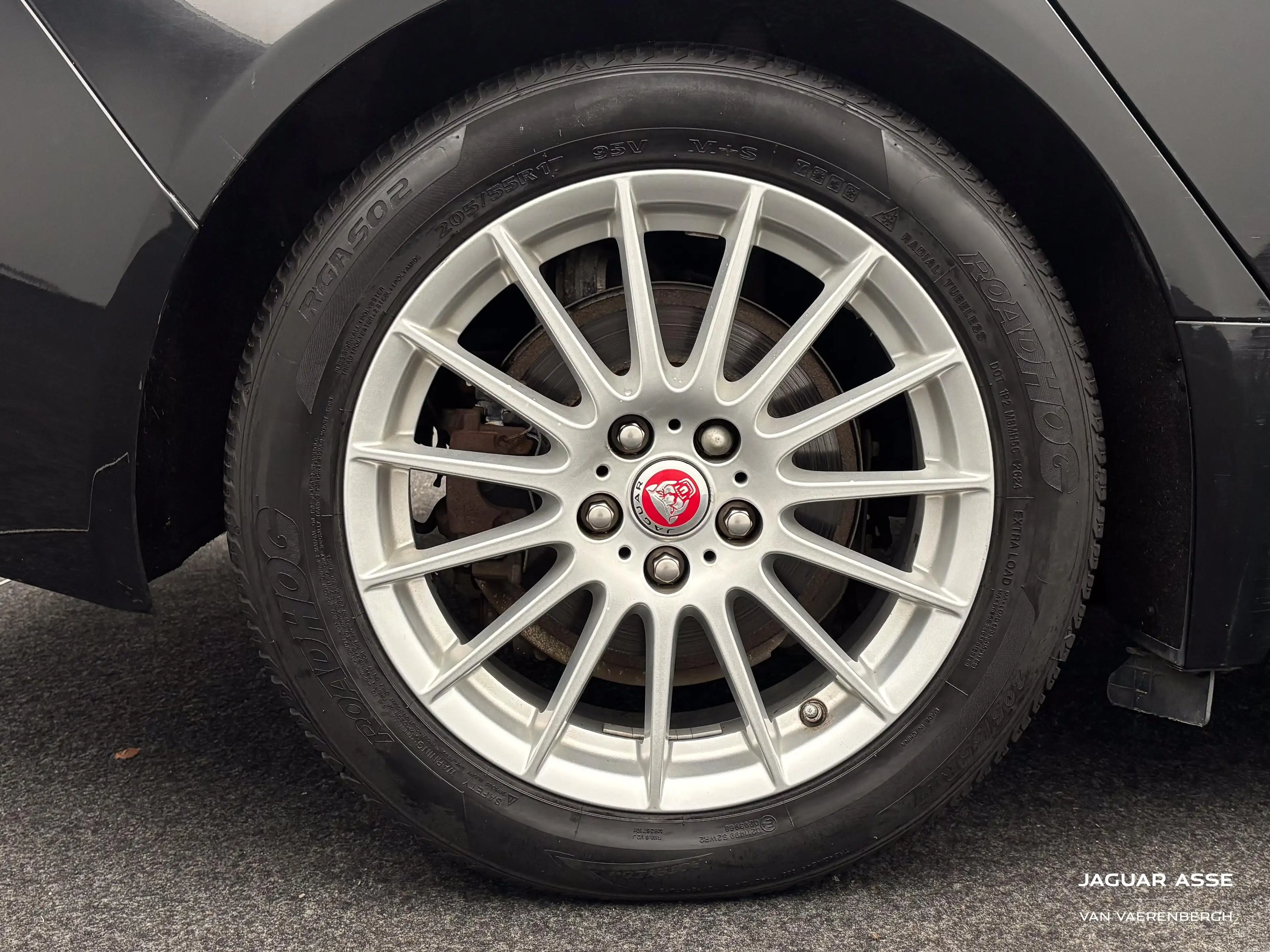 Jaguar XE 2.0l diesel — photo 9