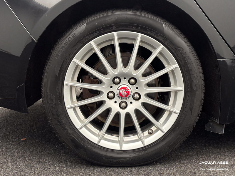 Jaguar XE 2.0l diesel — photo 9