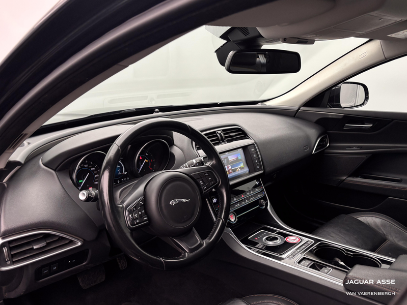Jaguar XE 2.0l diesel — photo 11