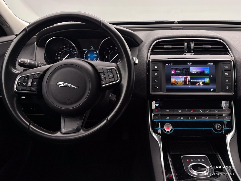 Jaguar XE 2.0l diesel — photo 12