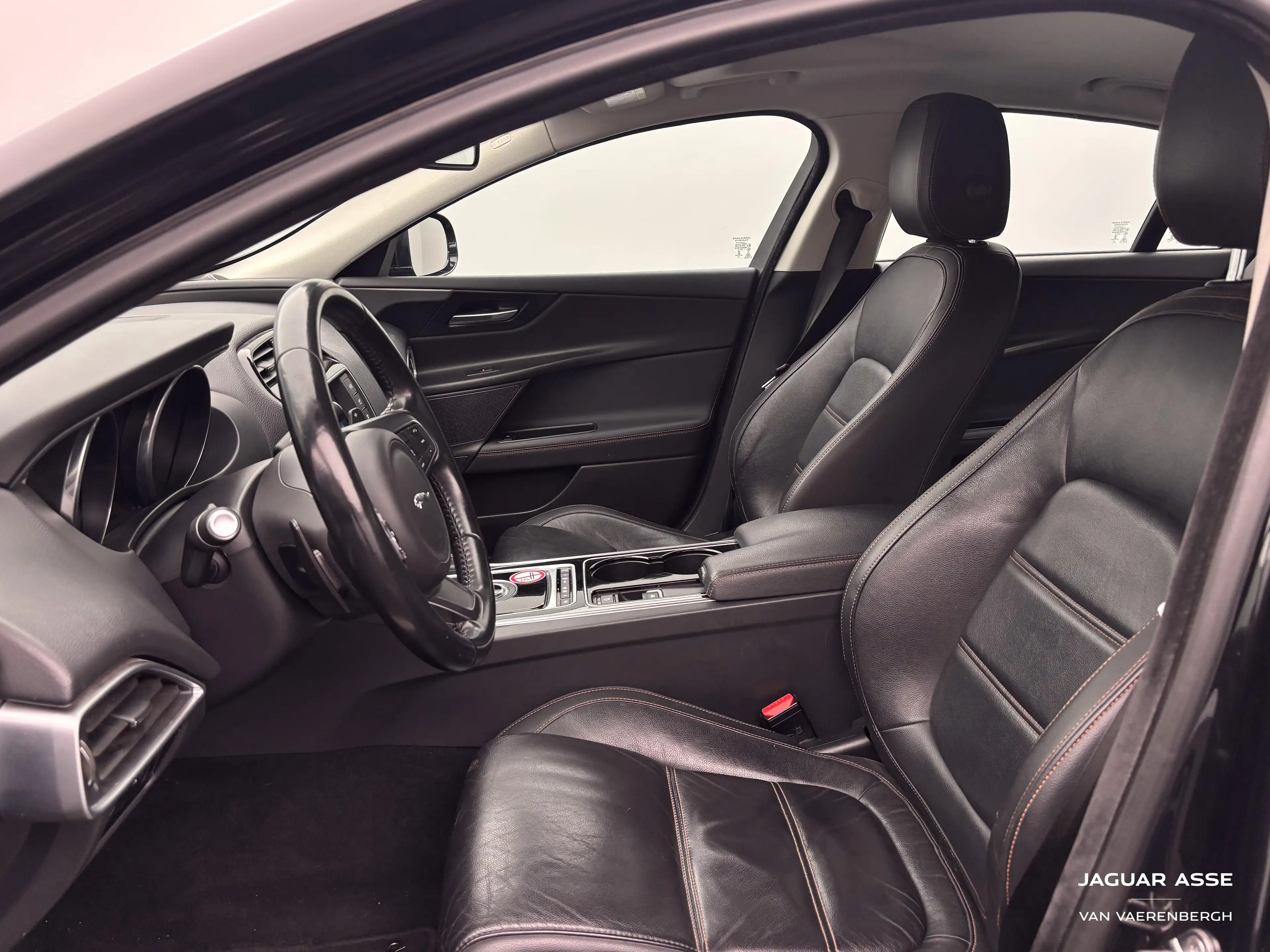 Jaguar XE 2.0l diesel — photo 10