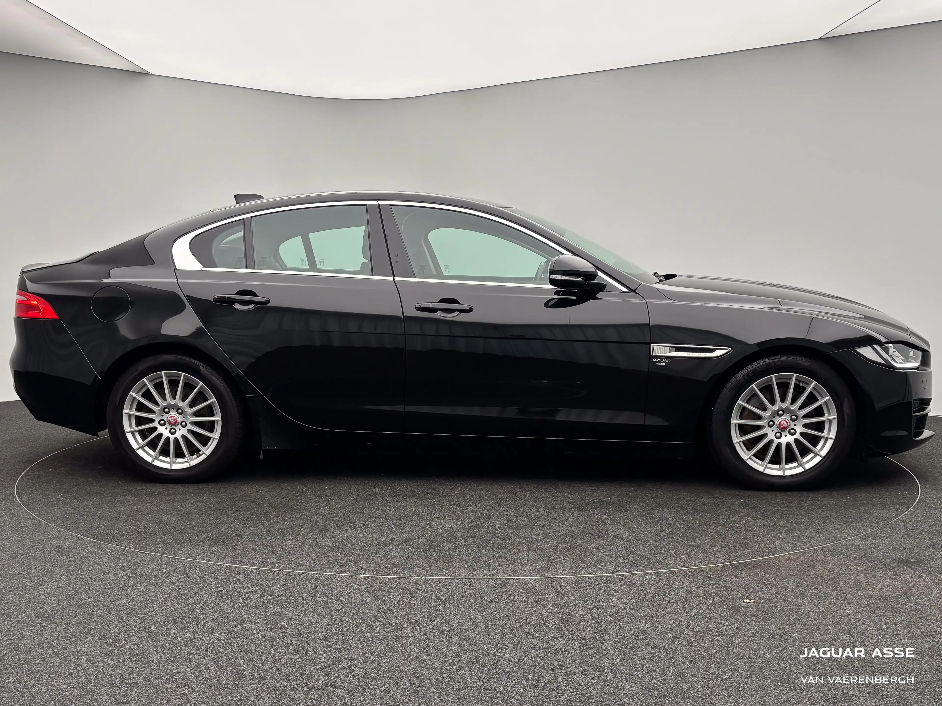 Jaguar XE 2.0l diesel — photo 14