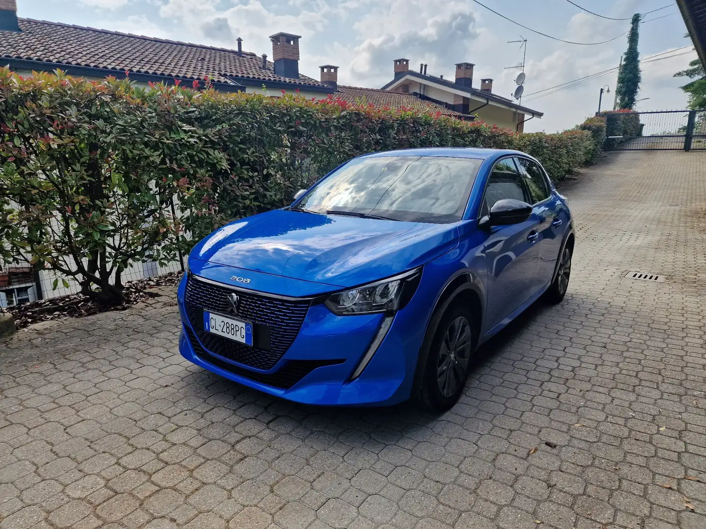 Peugeot e-208 allure pack - 1