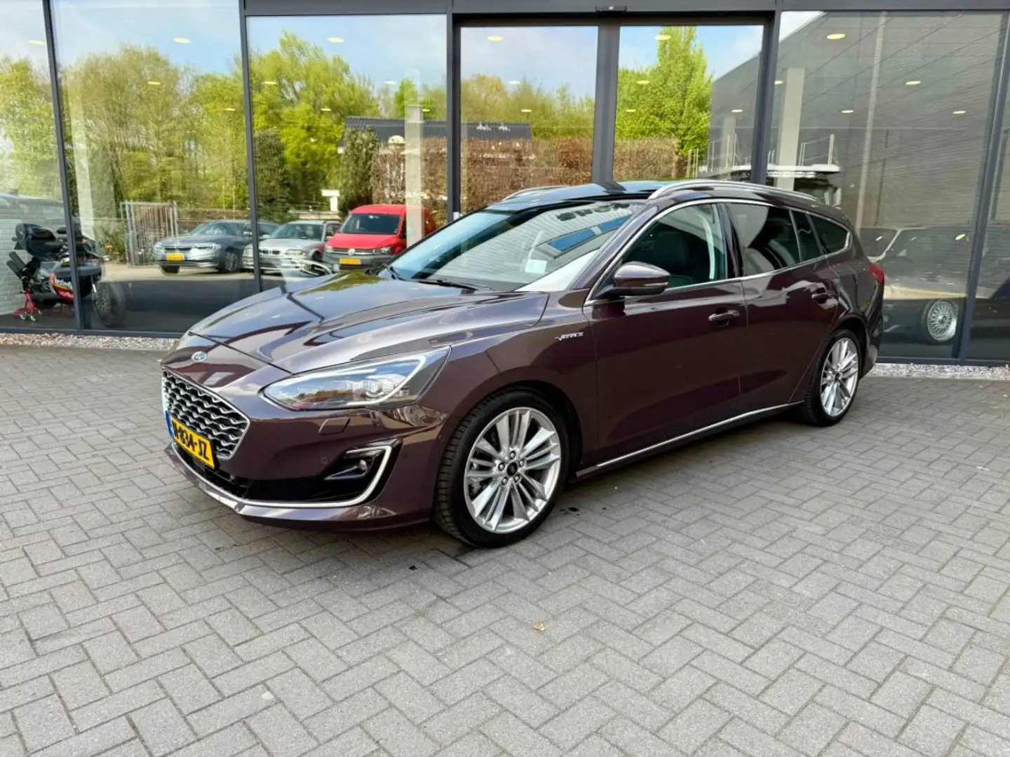 Ford Focus Wagon 1.0 EcoB. VIGNALE,Pano,Leer,B&O,Keyless,LED, Paars - 1