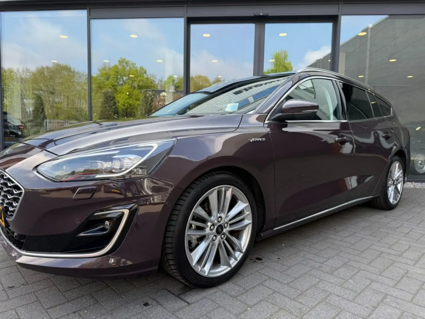 Ford Focus Wagon 1.0 EcoB. VIGNALE,Pano,Leer,B&O,Keyless,LED, Paars - 2
