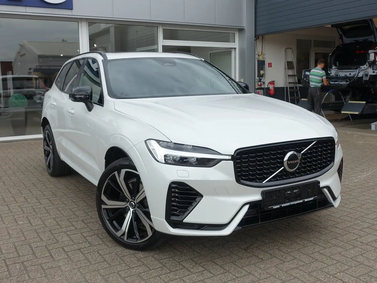 Volvo XC60 T6 AWD R Design Plug-In/StndHz/Kamera/H&K Wit - 2
