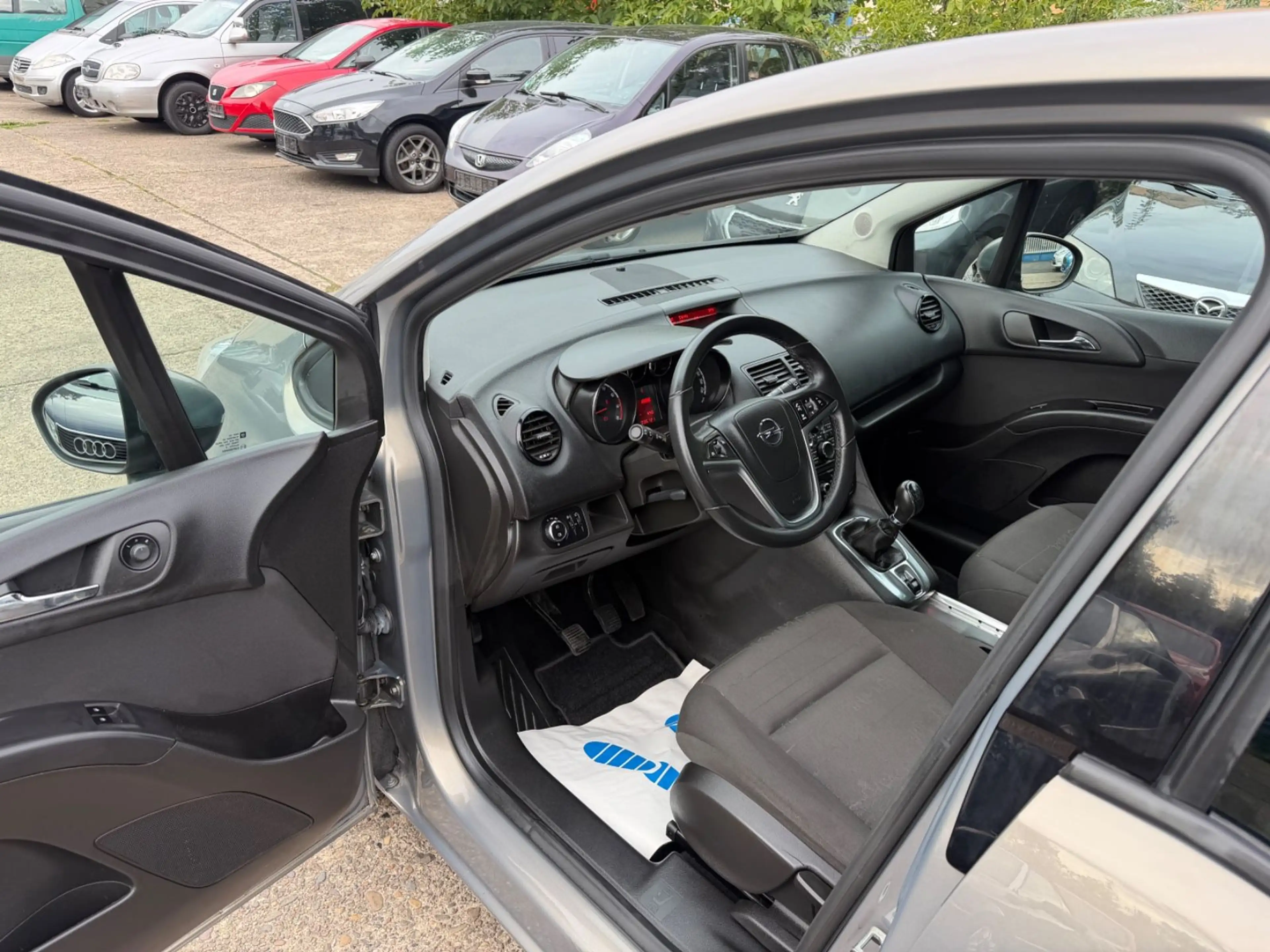 Opel Meriva B Design Edition nur 36000KM 1.Hand — photo 9