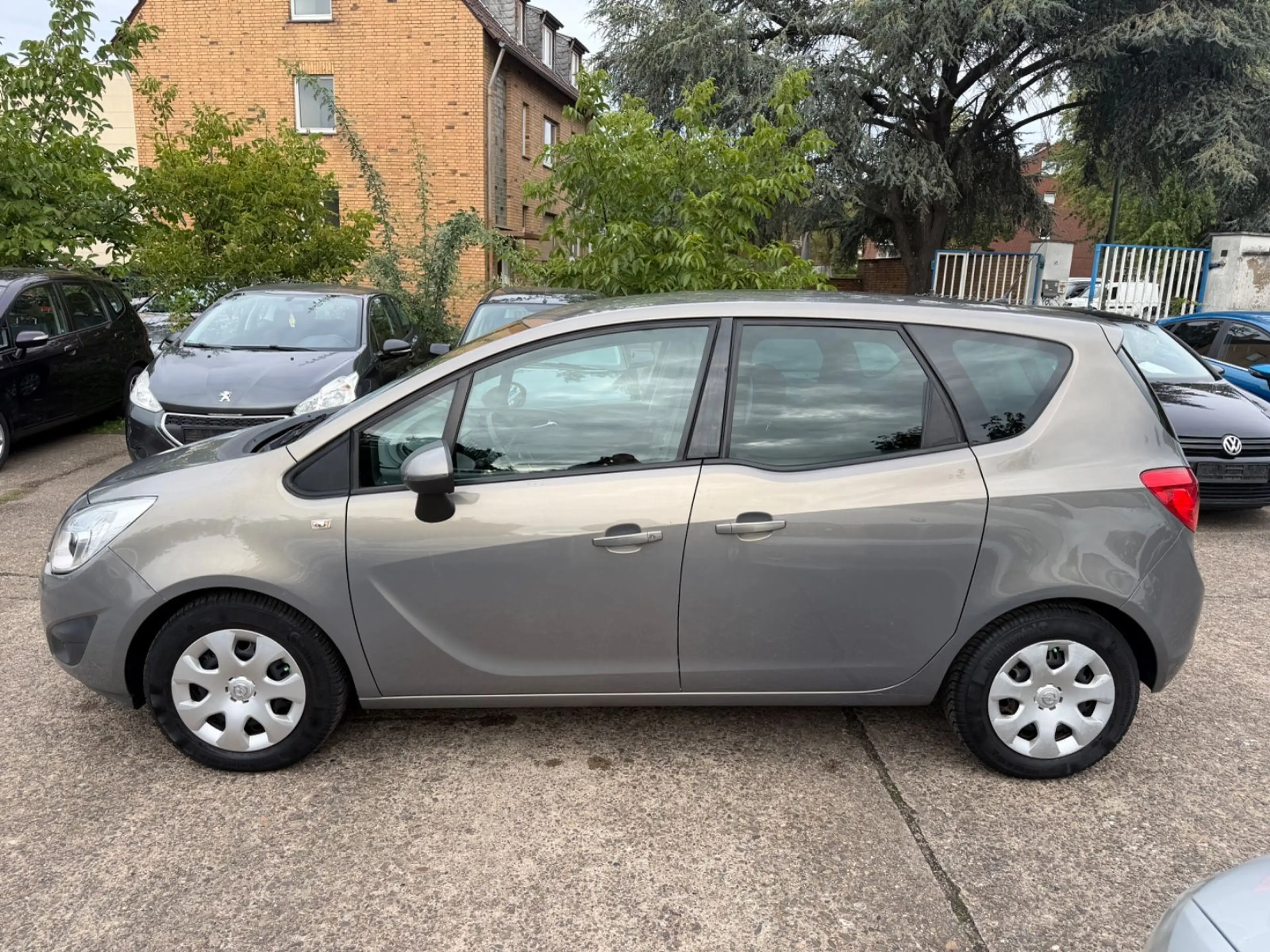 Opel Meriva B Design Edition nur 36000KM 1.Hand — photo 8