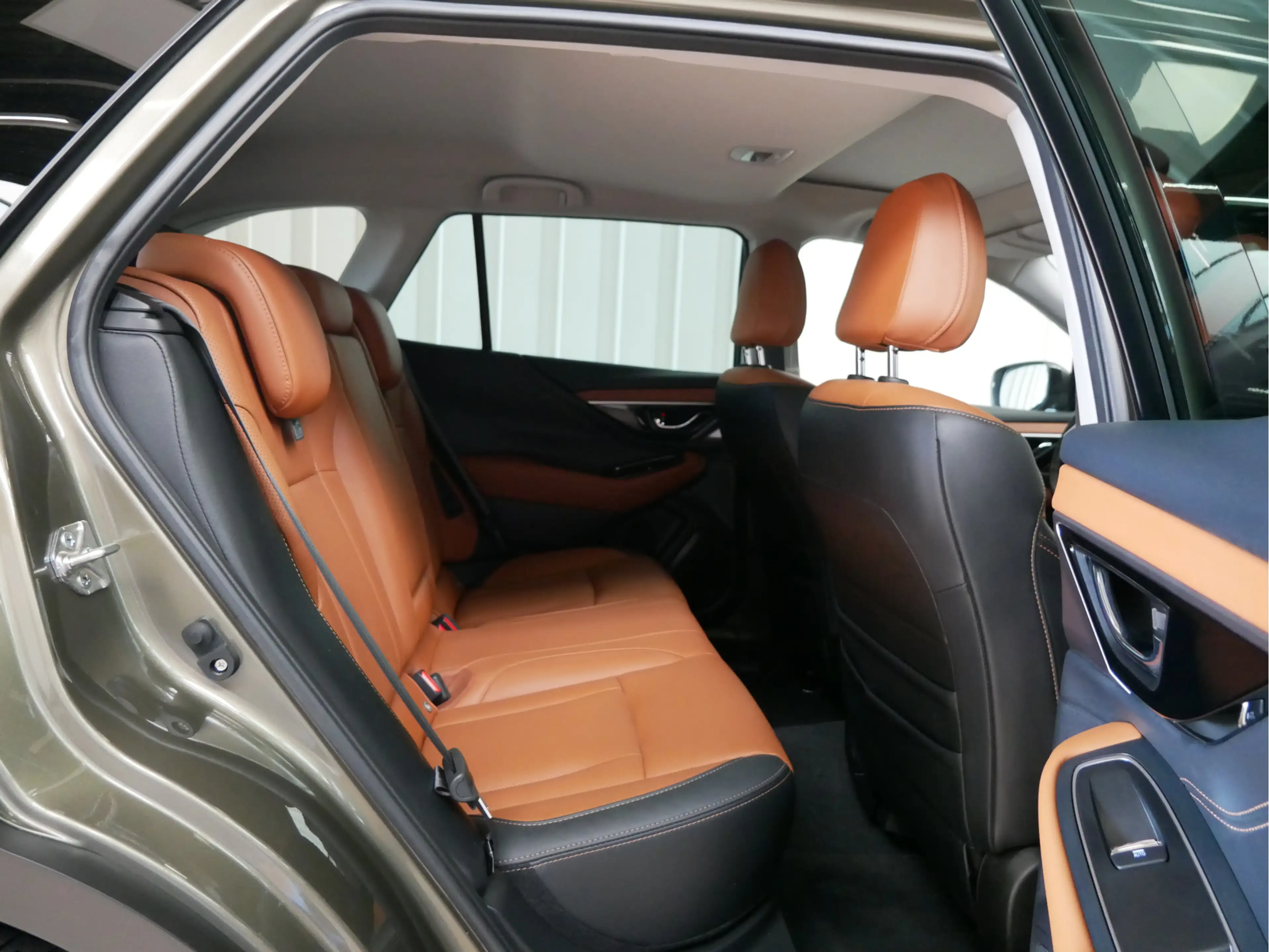 Subaru OUTBACK 2.5i Premium — photo 8