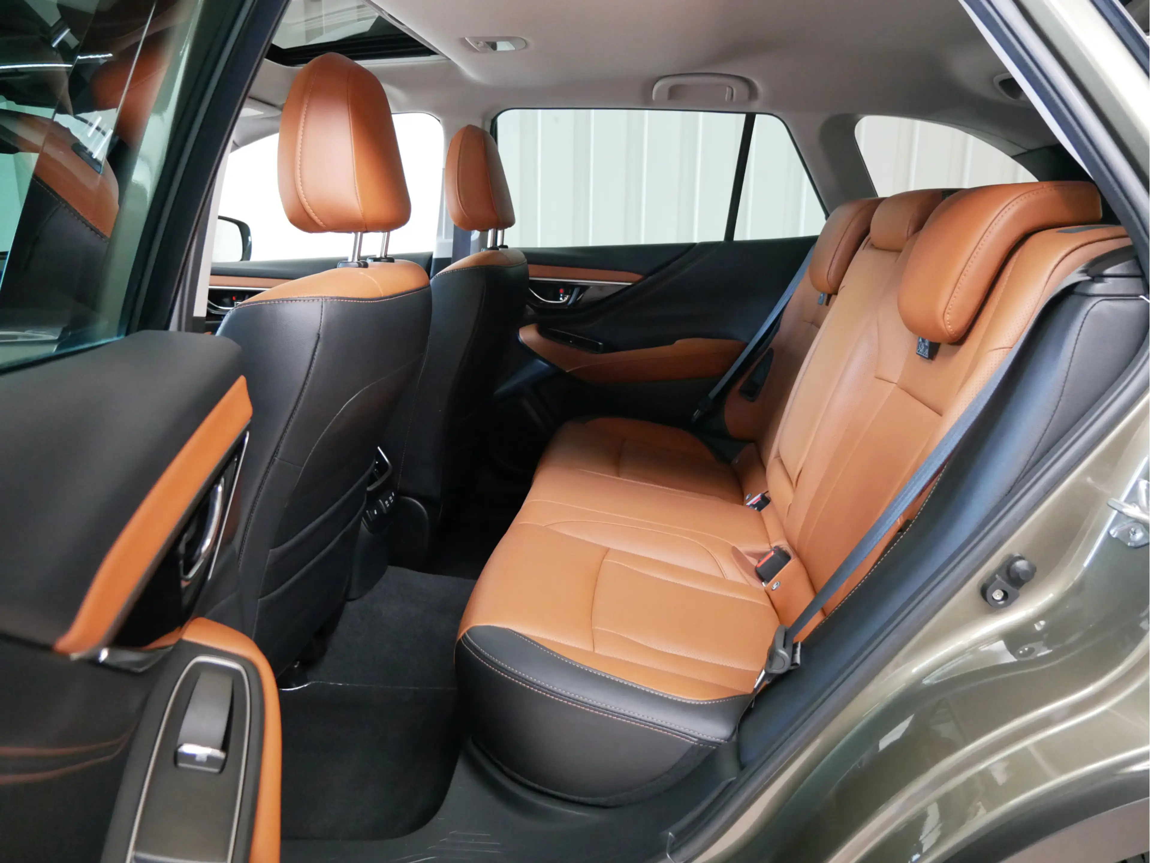 Subaru OUTBACK 2.5i Premium — photo 26