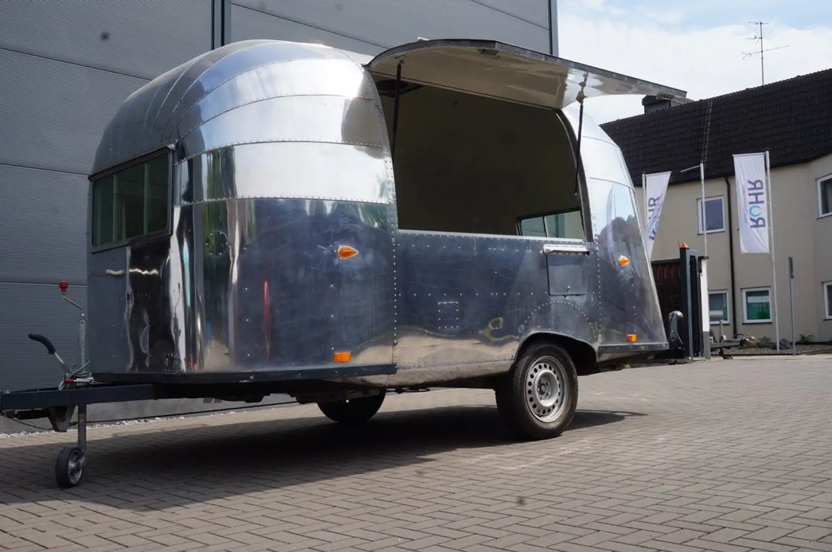 Airstream Bubble mit Verkaufsklappe Argent - 2