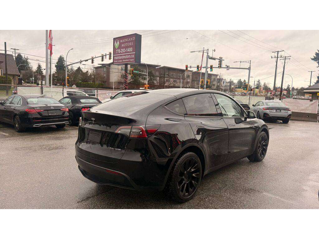 2023 Tesla Model Y — view 4