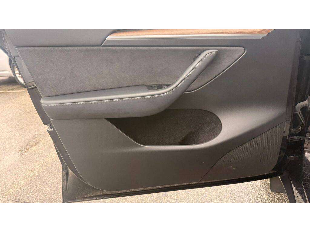 2023 Tesla Model Y — view 12