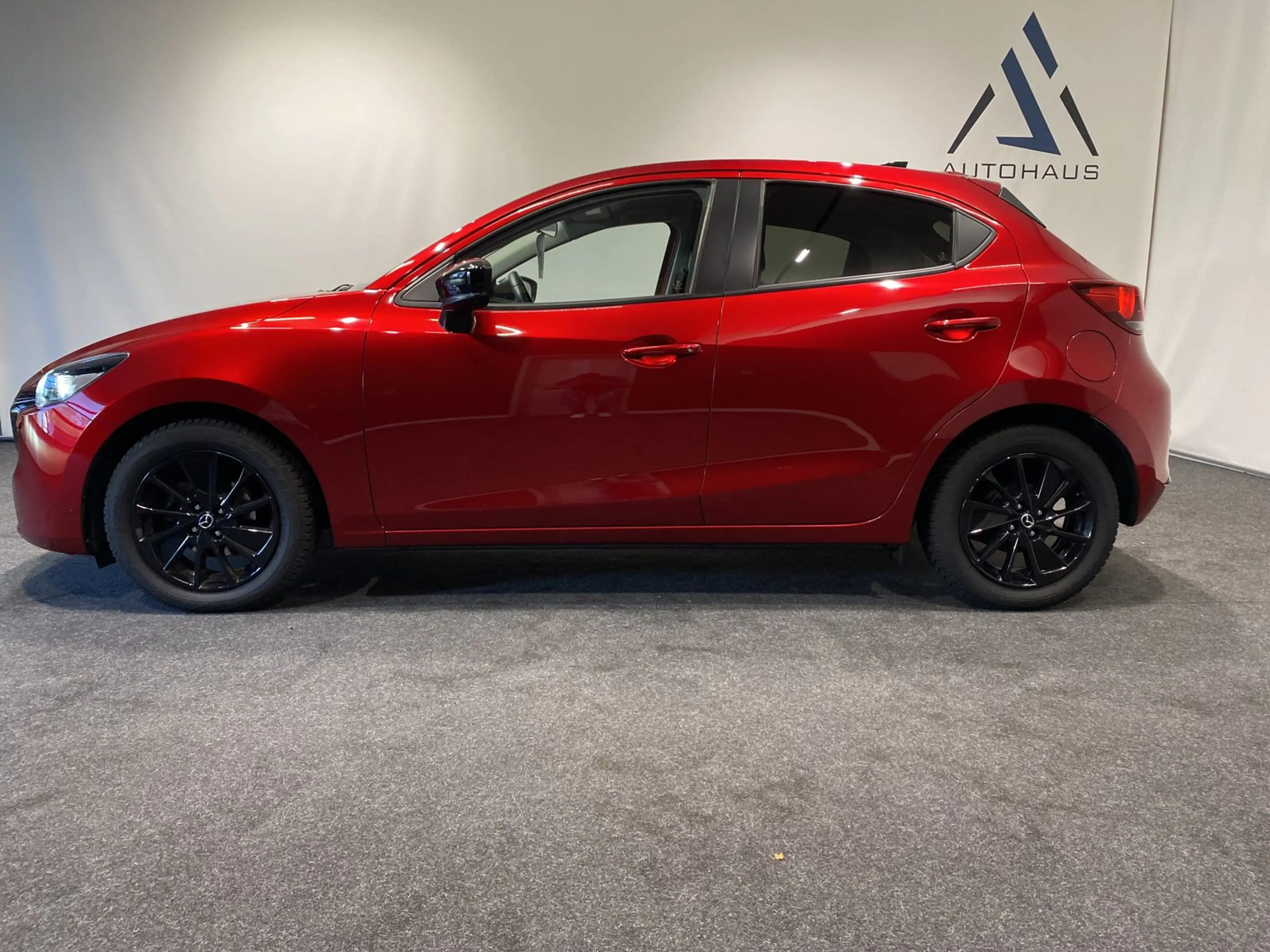 Mazda 2 Homura 1.Hand Kamera PDC Navi SHZ CarPlay LED — photo 4