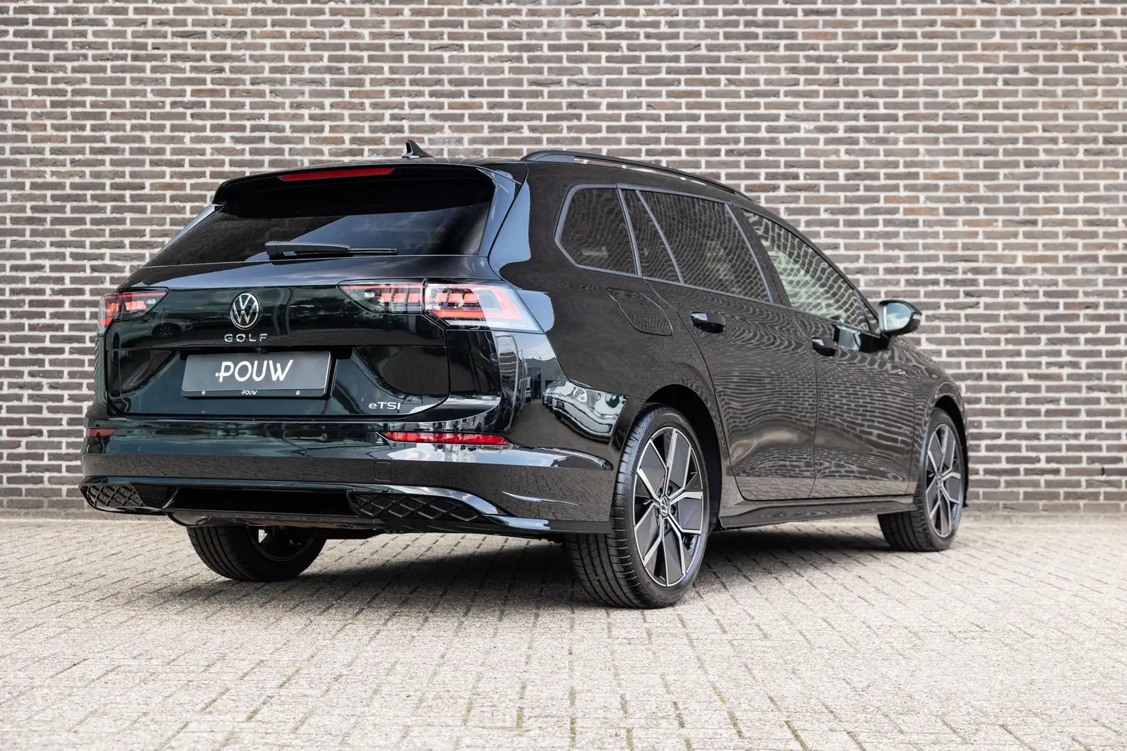 Volkswagen Golf Variant 1.5 eTSI 115pk DSG R-Line Edition | LMV 18" | Rond Zwart - 2