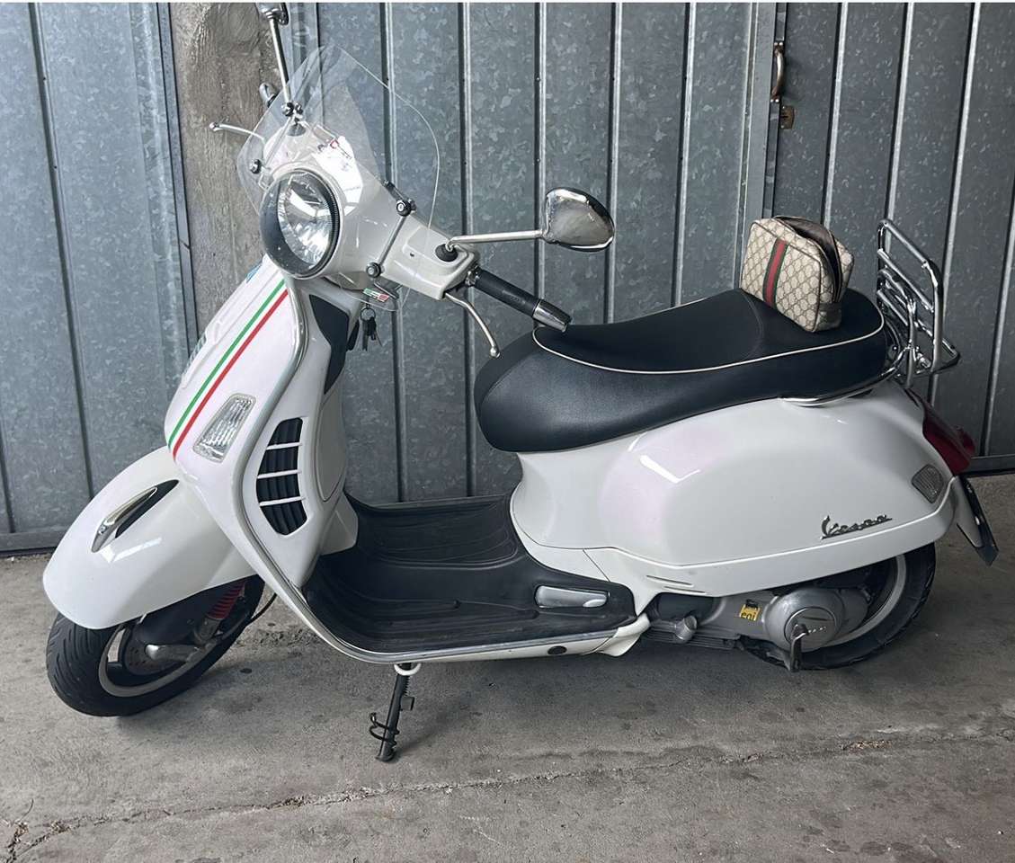 Vespa GTS 300