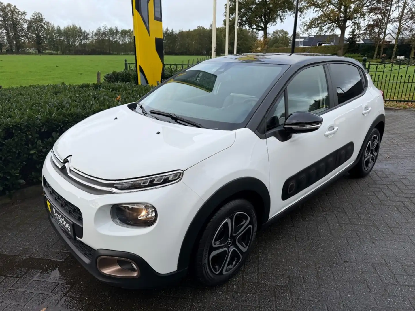 Citroen C3 1.2 PureTech C-Series Blanc - 1