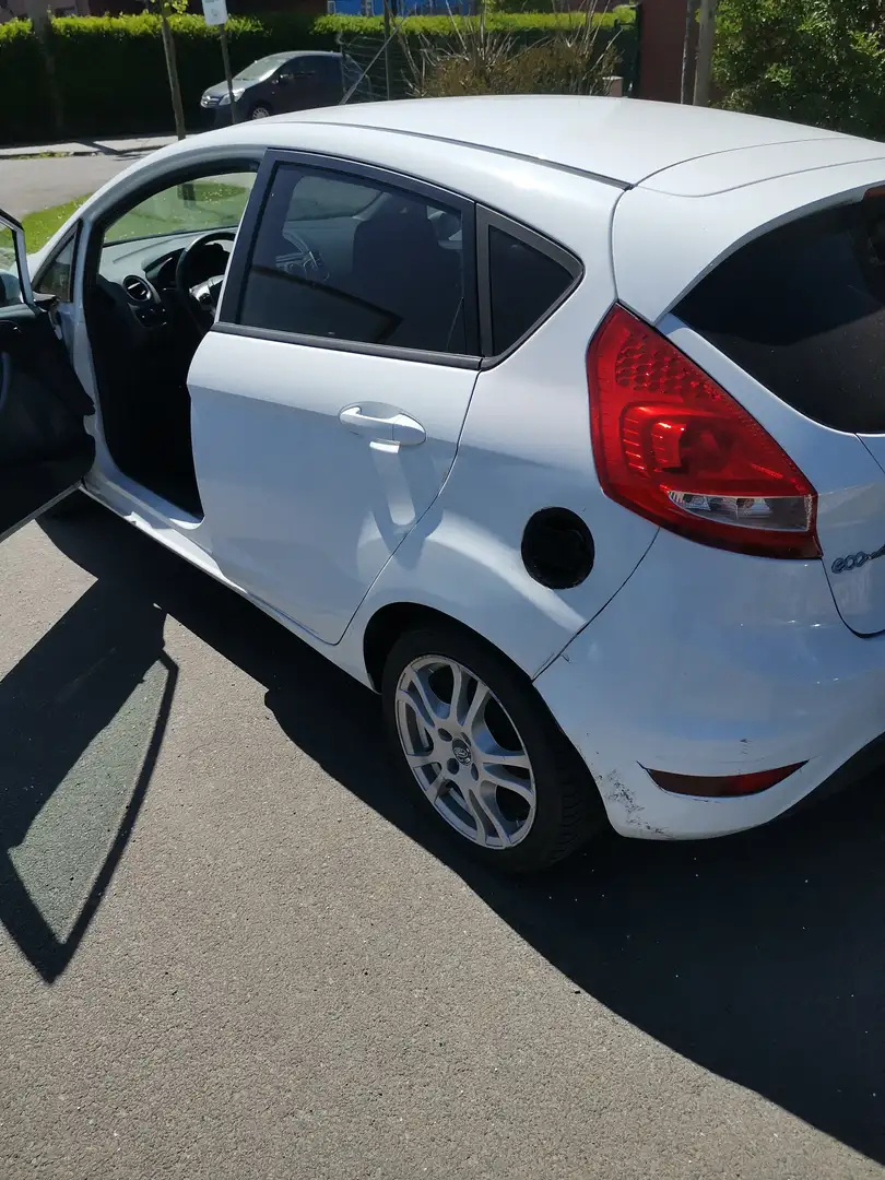 Ford Fiesta Fiesta 1.6 TDCi Econetic DPF Blanc - 1