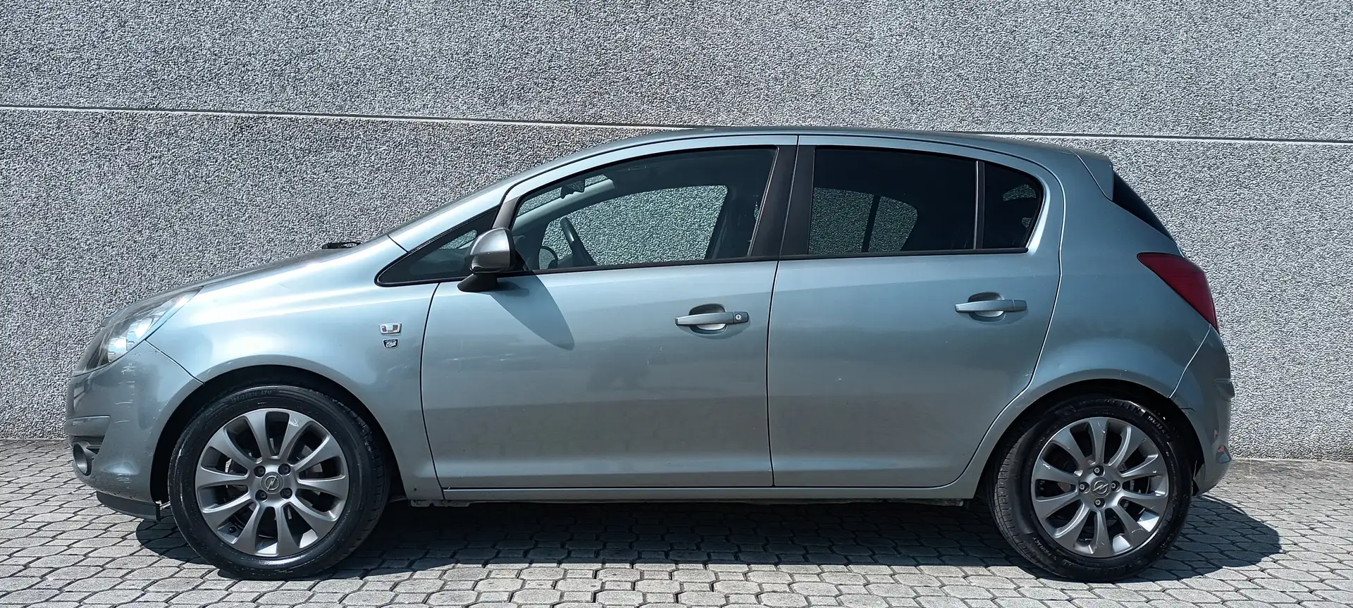 Opel Corsa Gris - 1