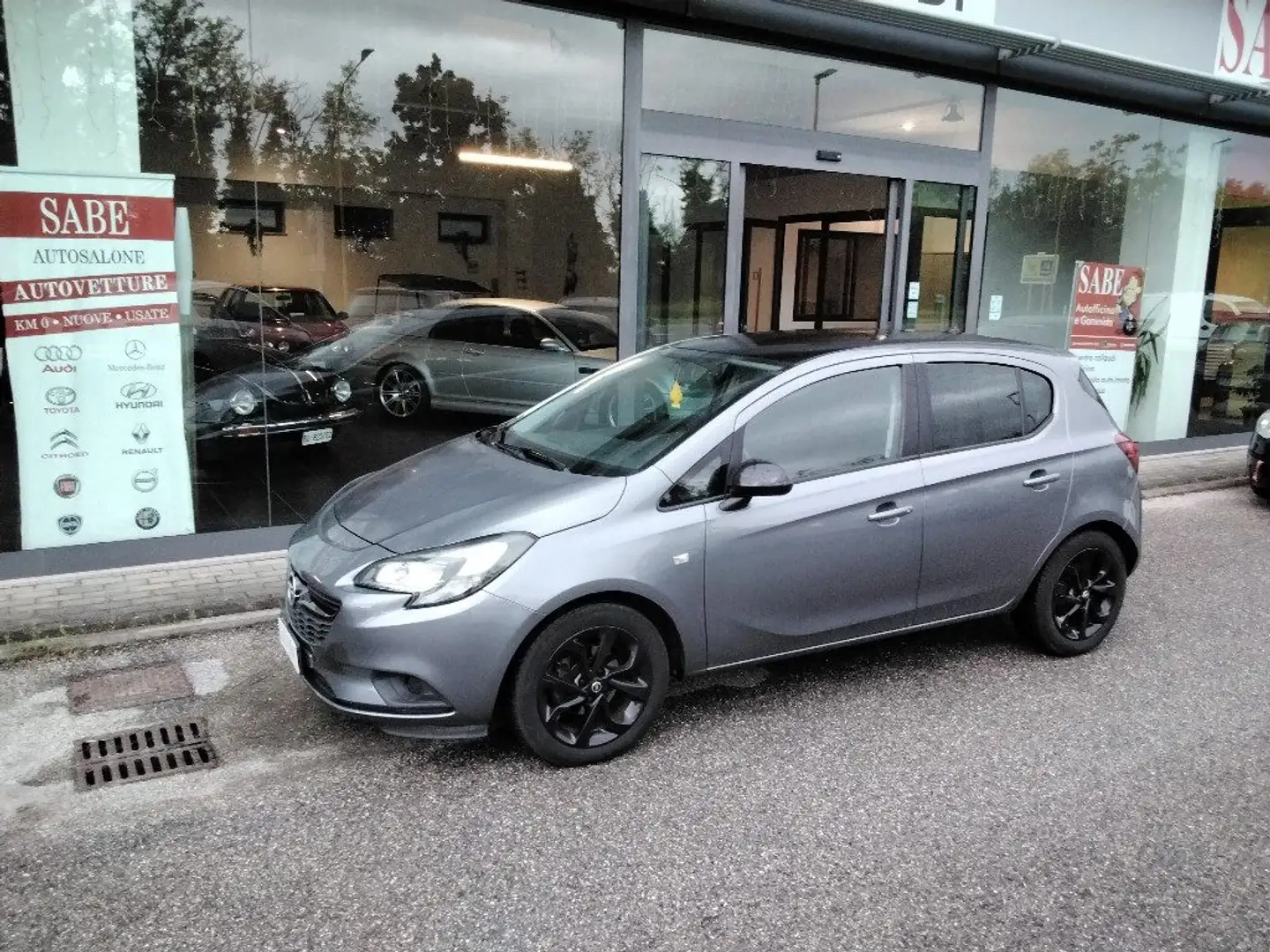 Opel Corsa 1.2 5 porte Black Edition Gris - 1