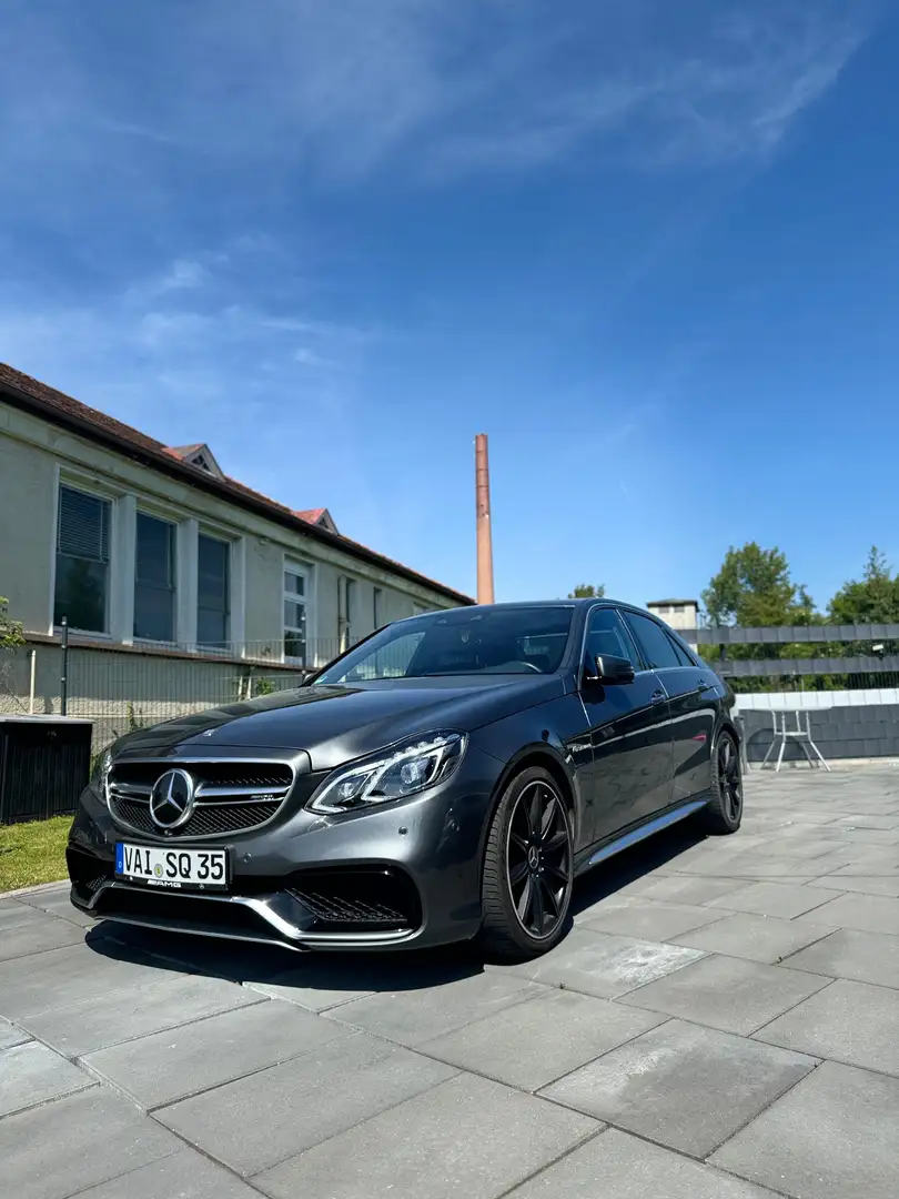 Mercedes-Benz E 63 AMG S 4Matic Speedshift MCT Šedá - 1