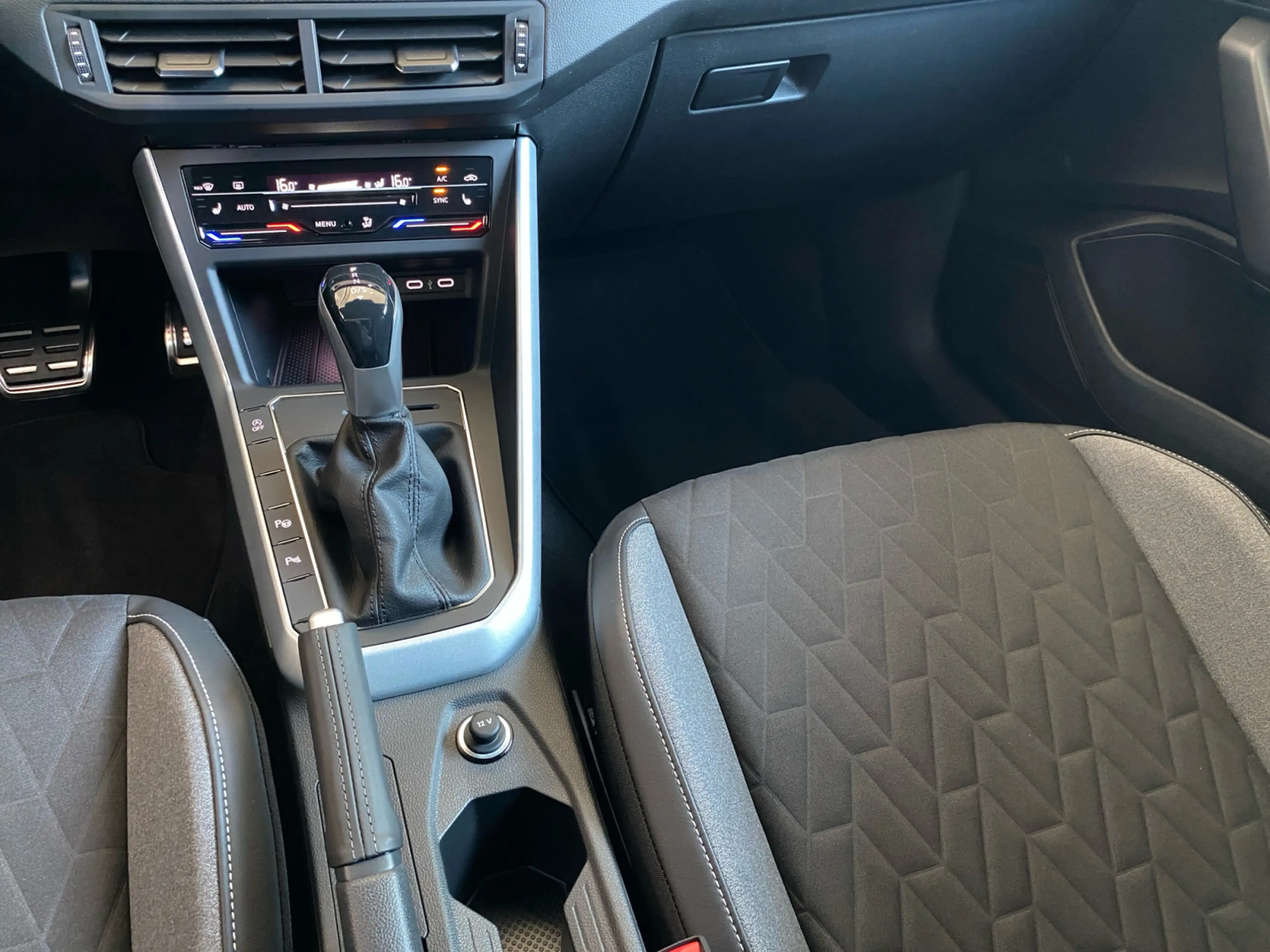 Volkswagen Taigo ENERGY 1.0TSI DSG Navi Cam LED ACC MFL App — photo 8