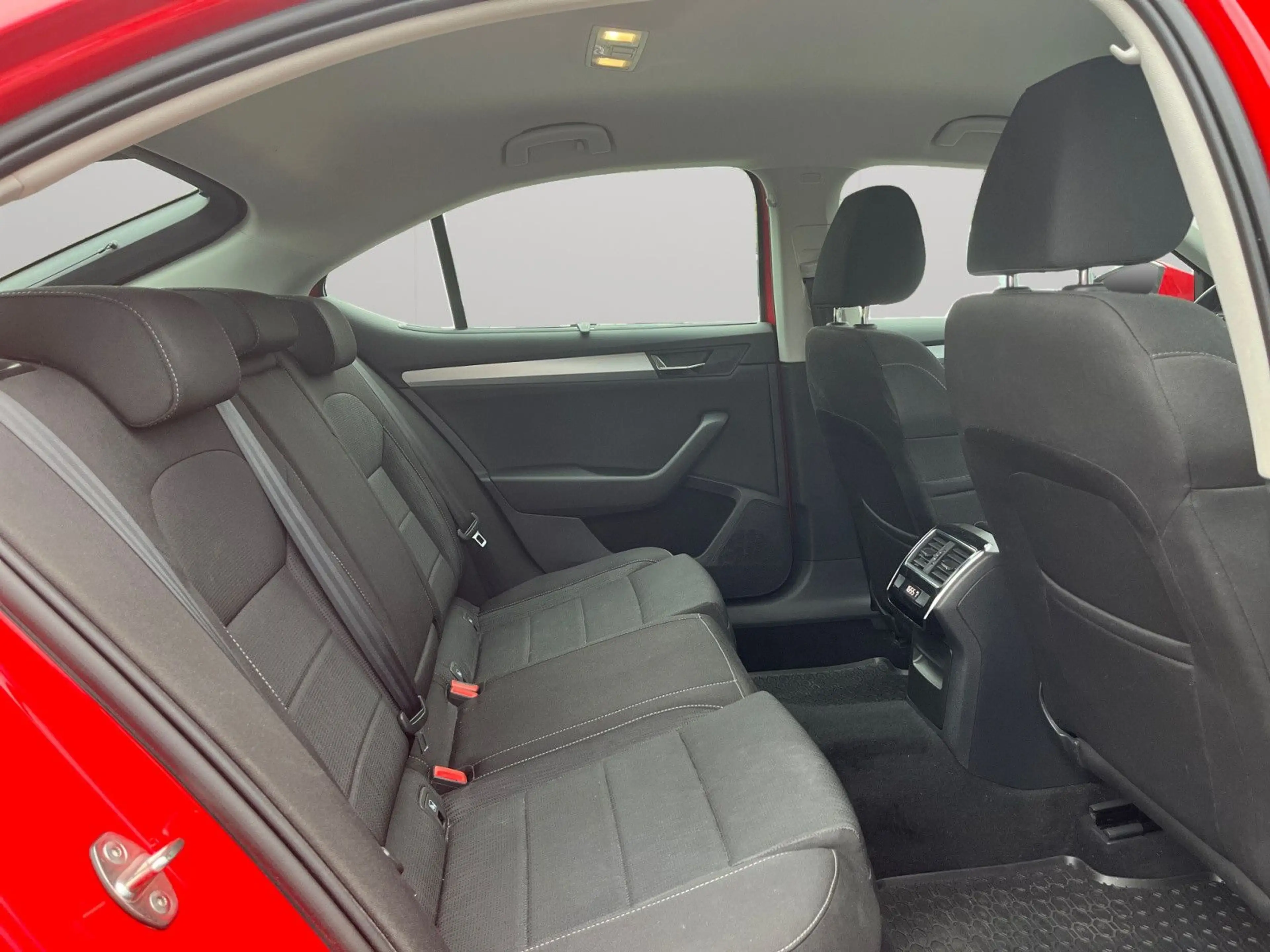 Skoda Superb Lim. 1.4 TSI Ambition-Keyless-LED — photo 11