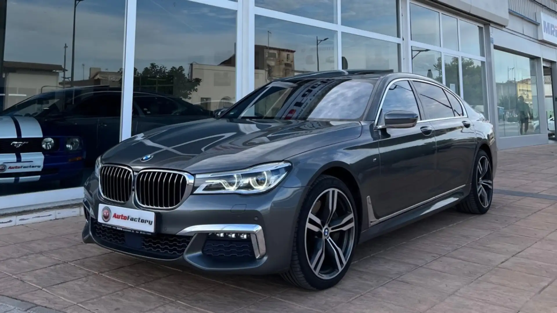 BMW 750 750LdA xDrive Beige - 1